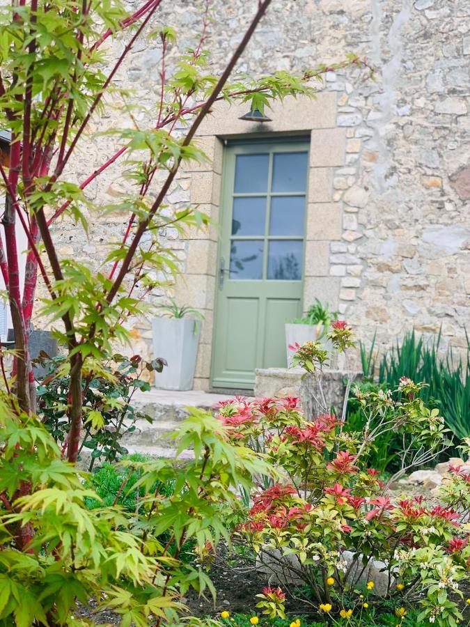 Bed and Breakfast Cote Jardin Sainte-Suzanne  Екстер'єр фото