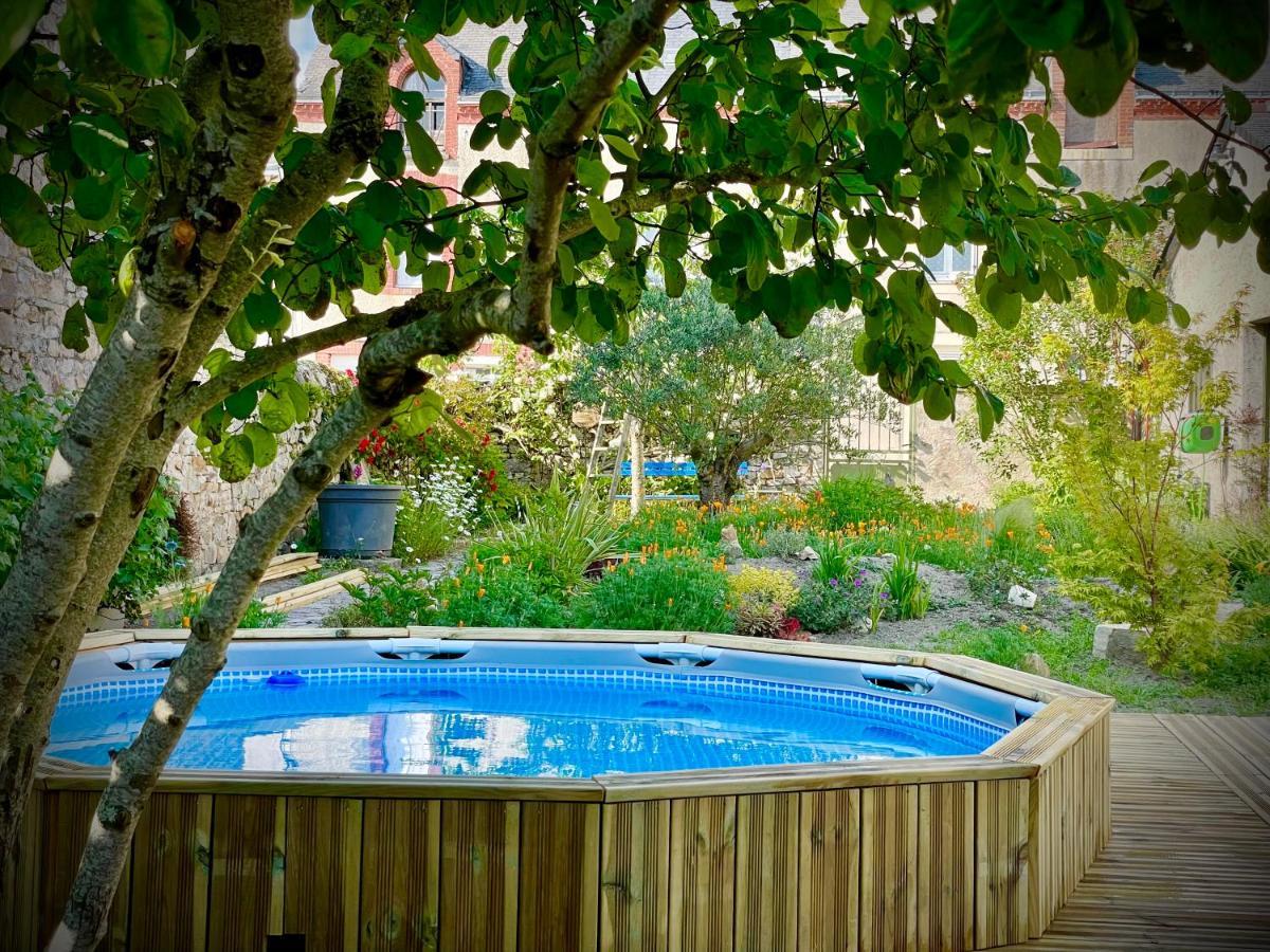 Bed and Breakfast Cote Jardin Sainte-Suzanne  Екстер'єр фото