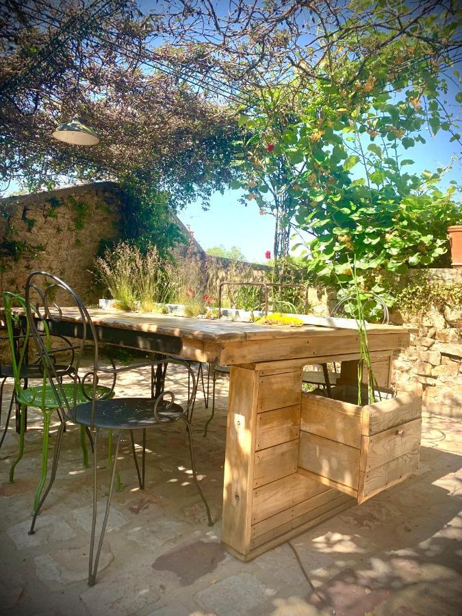 Bed and Breakfast Cote Jardin Sainte-Suzanne  Екстер'єр фото