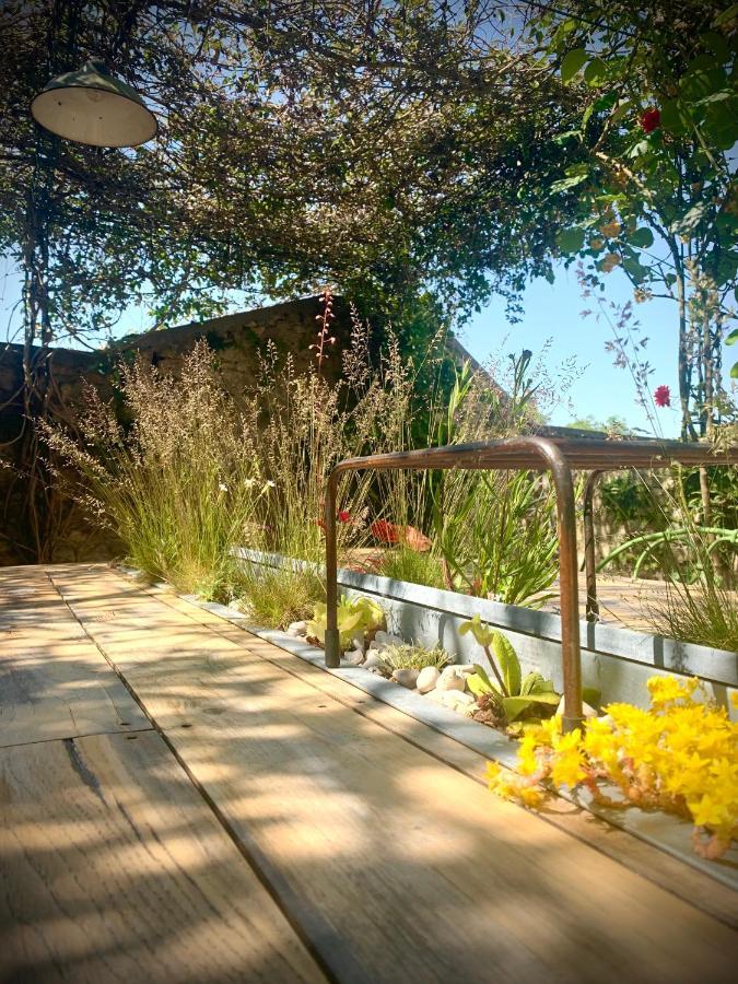 Bed and Breakfast Cote Jardin Sainte-Suzanne  Екстер'єр фото