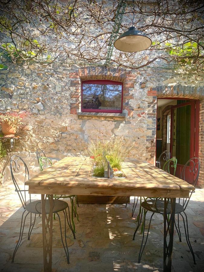 Bed and Breakfast Cote Jardin Sainte-Suzanne  Екстер'єр фото