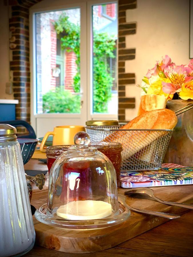 Bed and Breakfast Cote Jardin Sainte-Suzanne  Екстер'єр фото